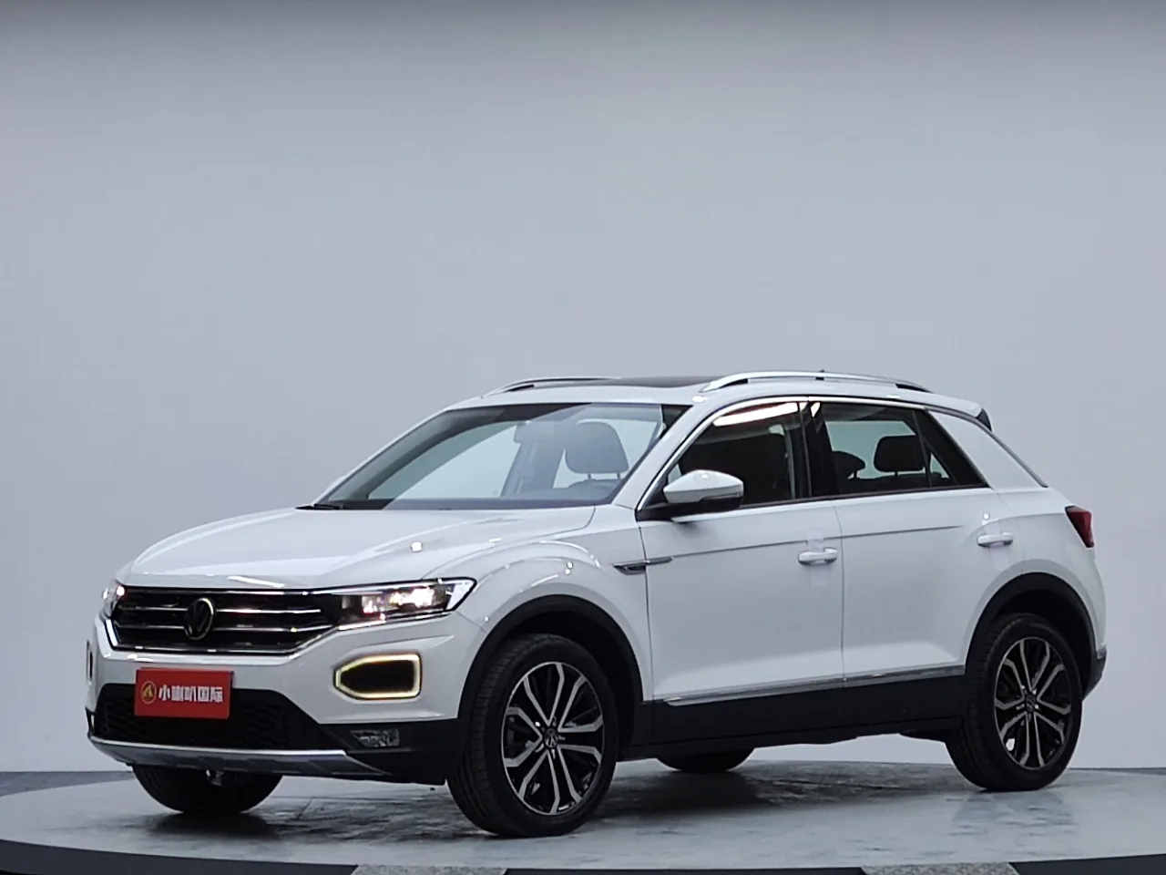 1730  000  РУБЛЕЙ! VOLKSWAGEN T ROC 

ГОД ВЫПУСКА: 11.2021
МОТОР: 1.4 - TURBO (150 ЛС)
ПРОБЕГ: 24600