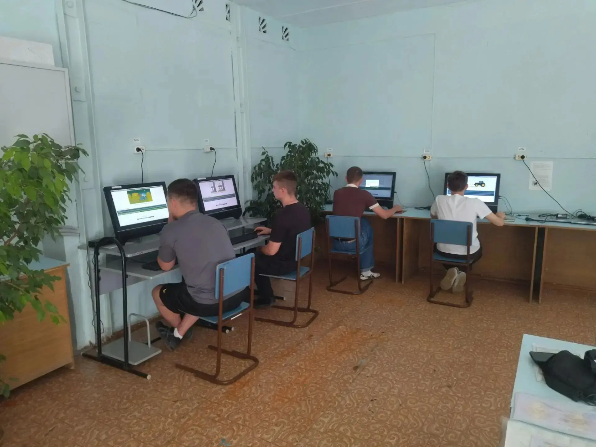 Сегодня на базе школы с. Еруслан было проведено теоретическое тестирование в формате экзаменационног