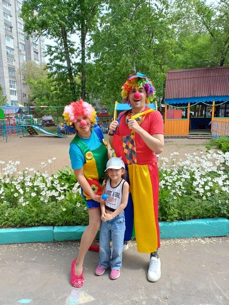 1 июня-День защиты детей!
🥰🥰🥰

Маленькие ножки топают по лужам,
Солнце в волосах запуталось у них