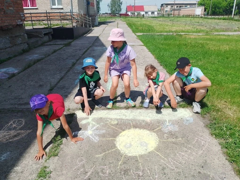 🌞 Один день из жизни лагеря «Солнышко»: Калейдоскоп игр! 🎲

8 июня в нашем летнем оздоровительном 