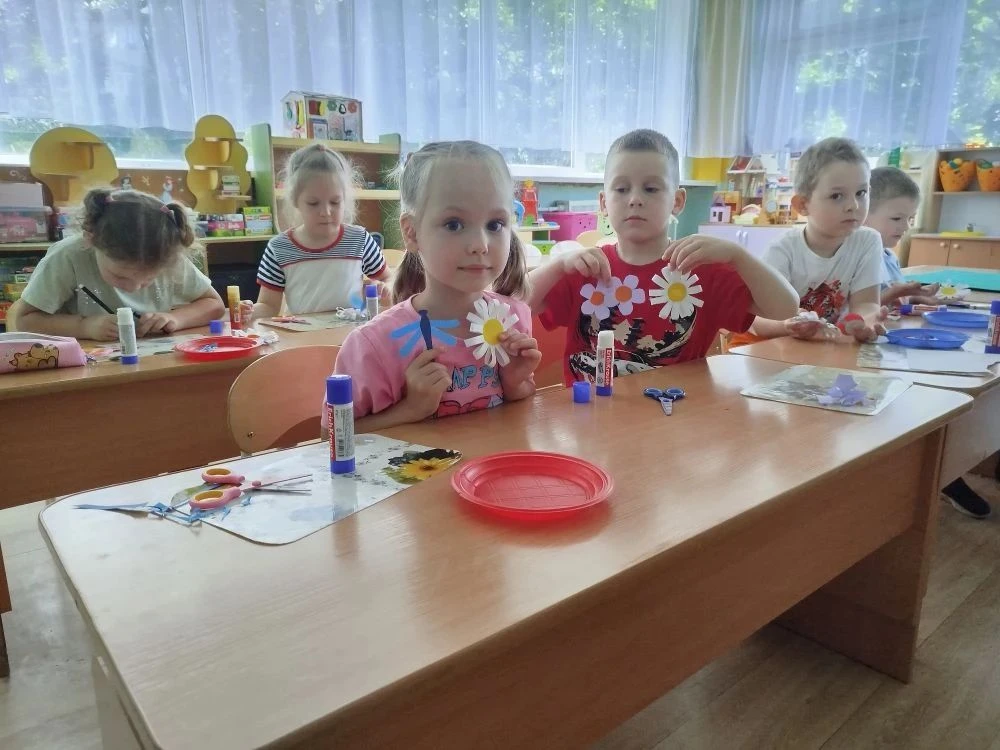 Воспитанники старшей группы №12 совместно с воспитателем Ольгой Евгеньевной создали яркую и живую ап