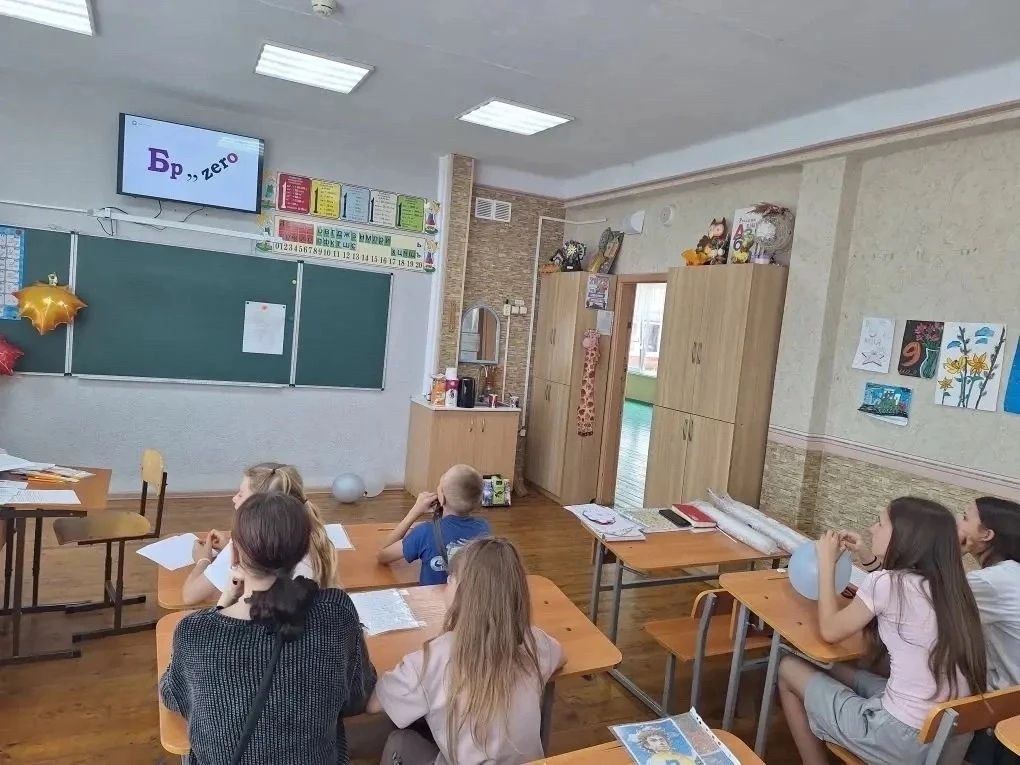 В  МБОУ г. Керчи РК "СШ №19 им. Д.С. Калинина" в лагере дневного пребывания “Радуга”. прошла увлекат