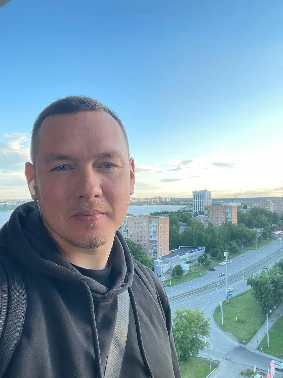Сайт ≠ Битрикс. Это два разных инструмента.

Каждая вторая встреча с новым клиентом: «Нам нужно пере
