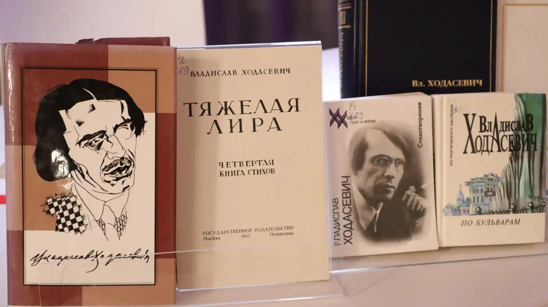 📖 Вечер открытия: «Поэт Божьей милостью, единственный в своём роде…» 📖

В Городской библиотеке им.