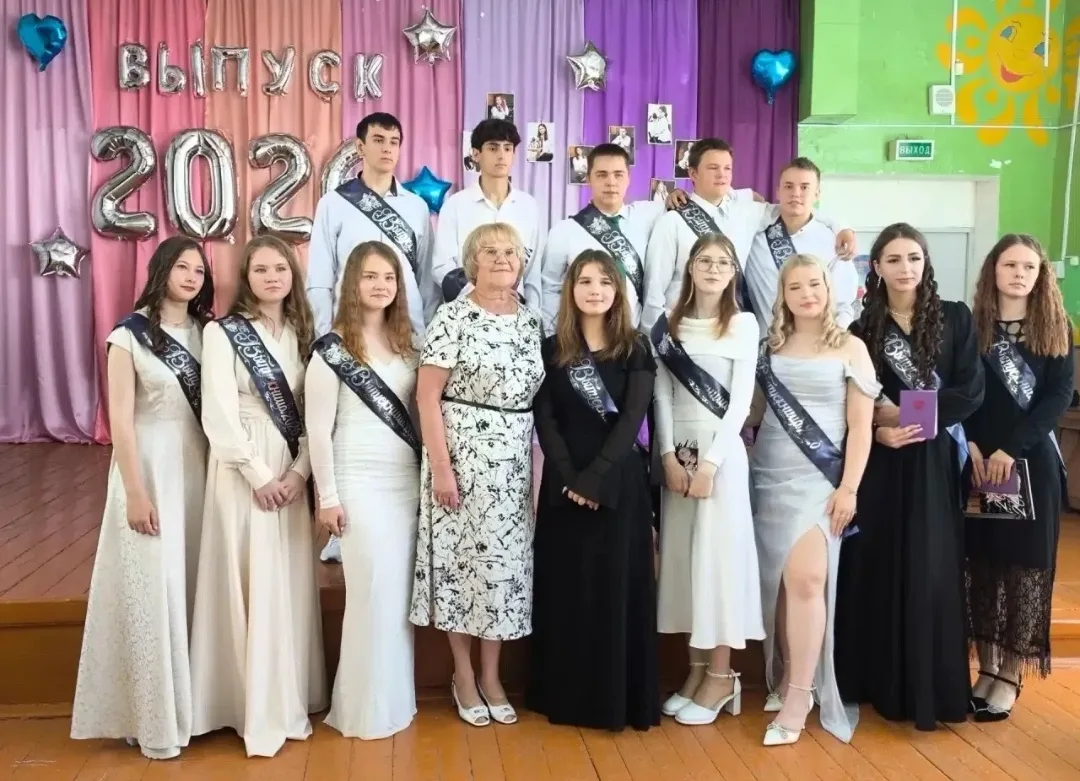 Дорогие выпускники! Сегодня вы стоите на пороге нового этапа своей жизни. Перед вами открываются шир