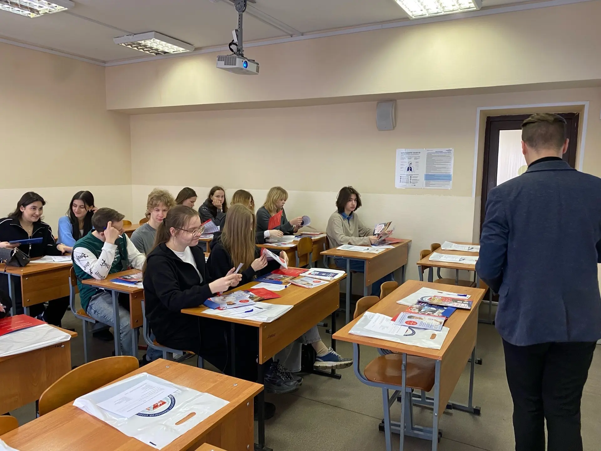 🔔 Сегодня Санкт-Петербургский университет управления и экономики посетили учащиеся Гимназии №441 Фр