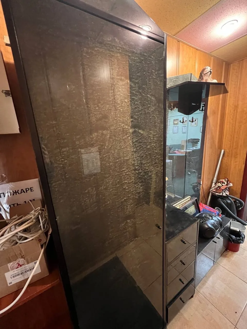 В продаже  прихожая в отличном состоянии возможно доставка на дом Цена 12000 по вопросу покупки по т