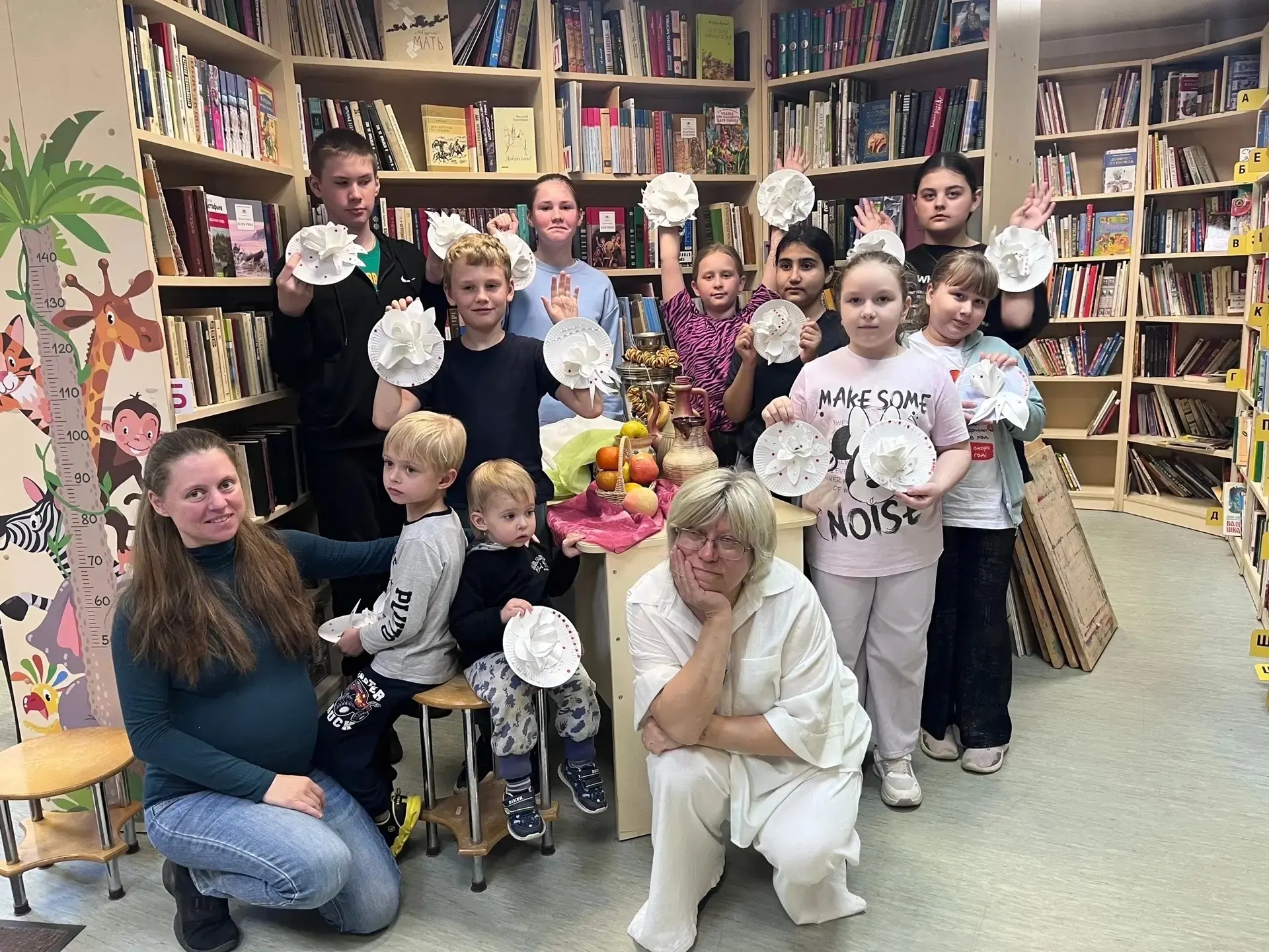 «Объёмная флористика»
Творческое занятие с художником 

В библиотеке прошел художественный мастер-кл