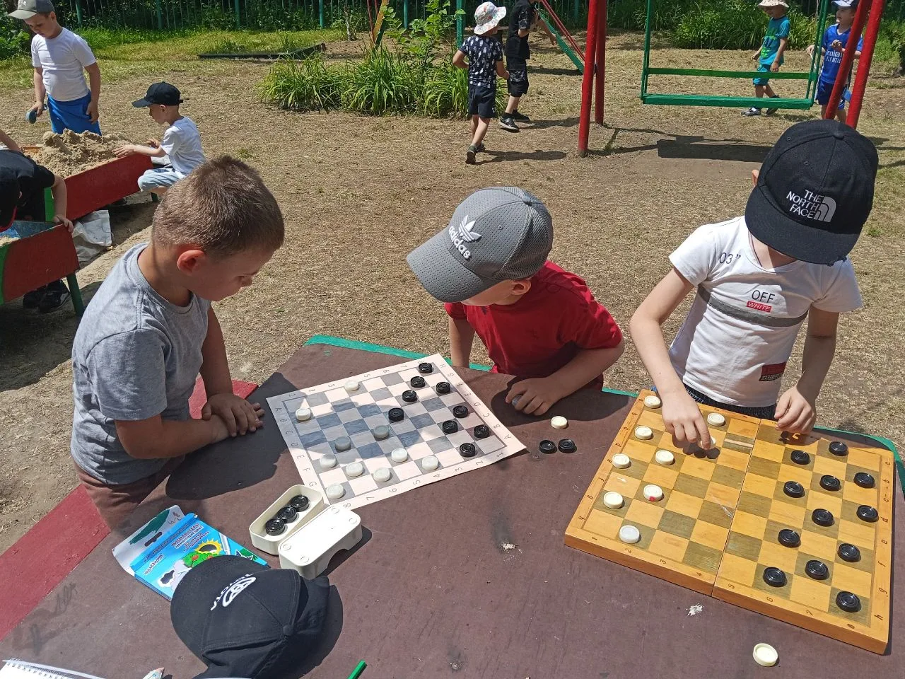 ️☀️☀️Летняя прогулка в детском саду – отличный повод для развития малышей. Продолжая работу кружка ✨
