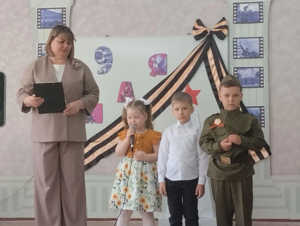 Сегодня у нас прошёл праздничный утренник, посвящённый 9 Мая- празднику Победы! Праздник получился о