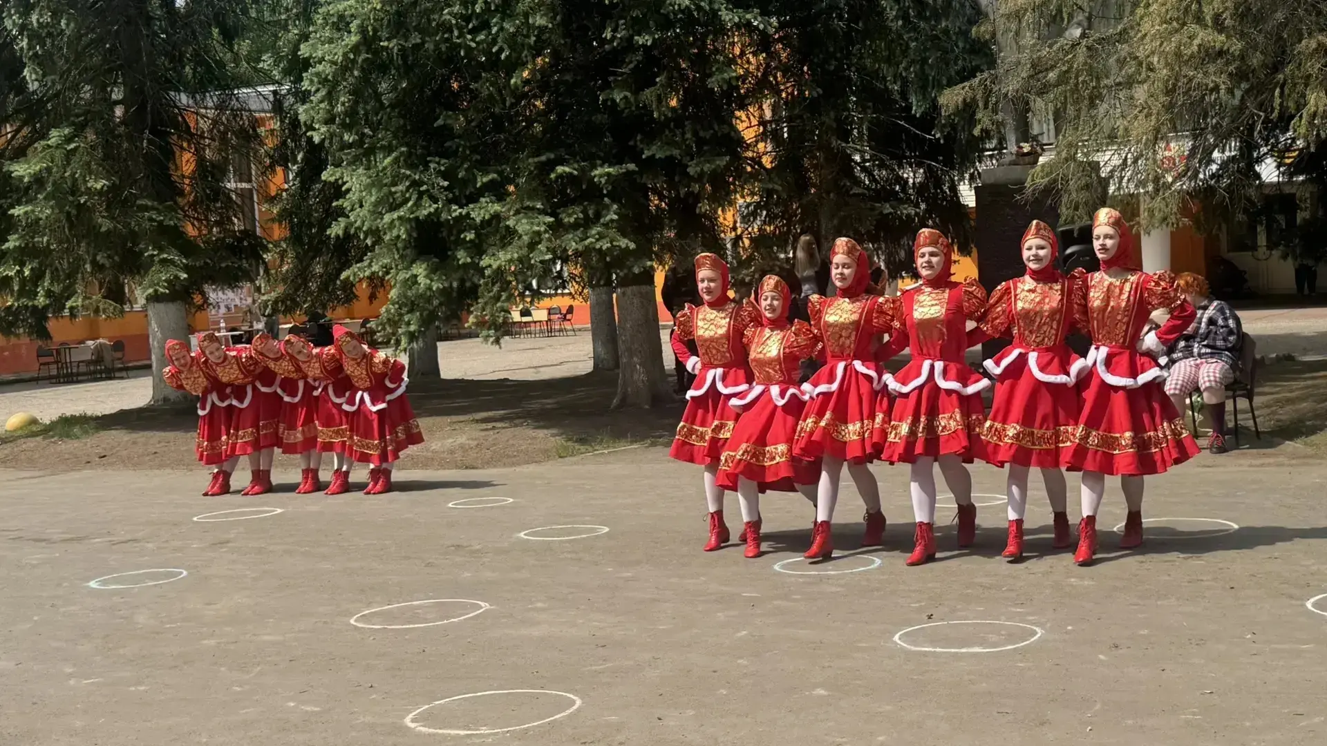 🌿🌞🌿🌞🌿
В преддверии Дня защиты детей и православного праздника Дня Святой Троицы в городке было 
