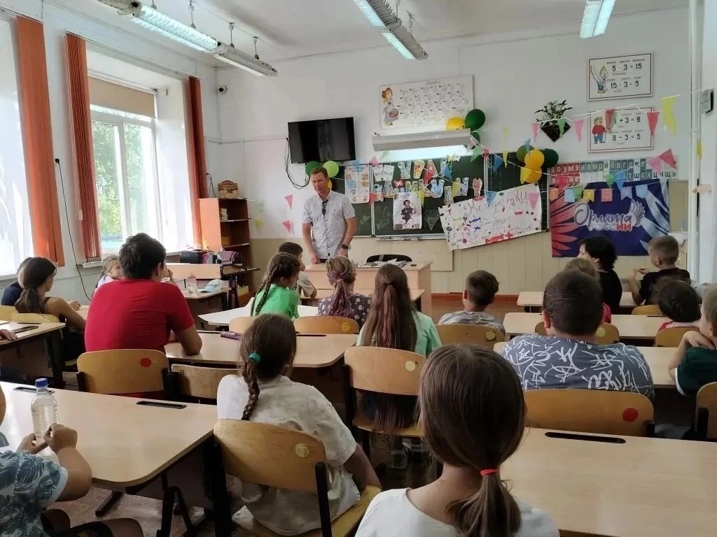 В нашем школьном лагере «Солнышко» прошла важная и очень насыщенная встреча. В гостях у ребят побыва