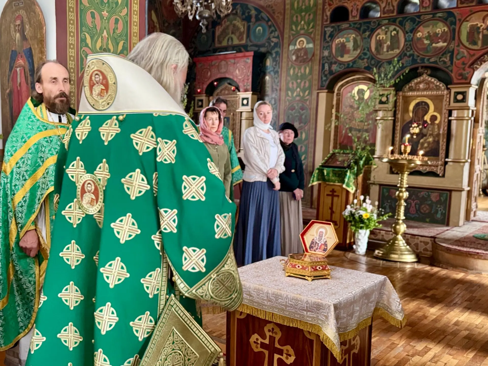 Какая радость! В день небесного покровителя нашей больницы Литургию в домовом храме возглавил митроп