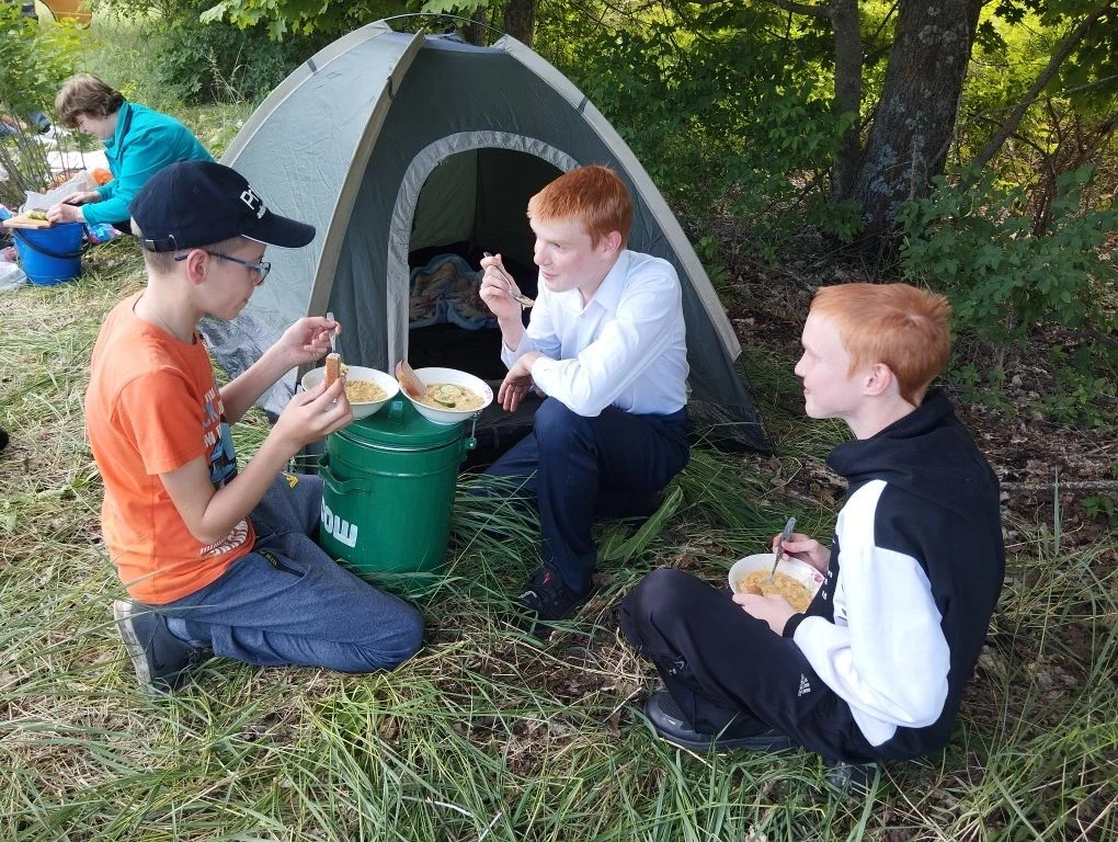 ️🗺️ Активное завершение недели в лагере "Ромашка". 

🎒 Сегодня наши отряды отправились в однодневн
