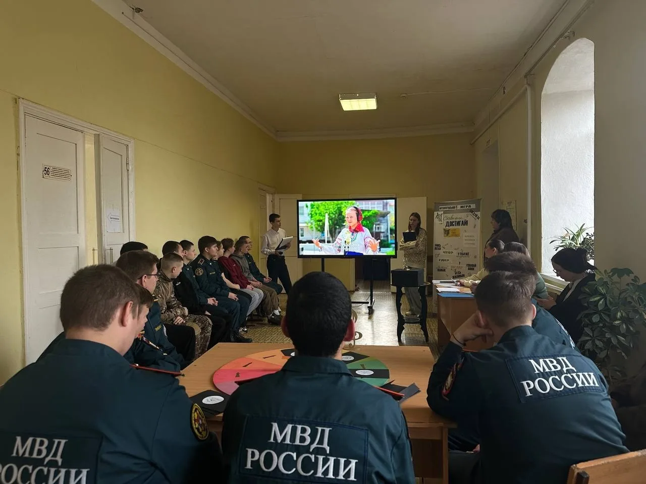 В колледже прошла вторая интеллектуальная игра «Что? Где? Когда?»

 👨‍🏫 В этом соревновании принял