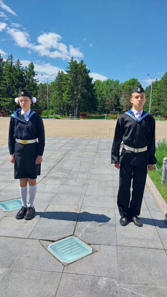 Сегодня наши учащиеся заступили на Почетную вахту у  Мемориального комплекса "Землякам-комсомольчана