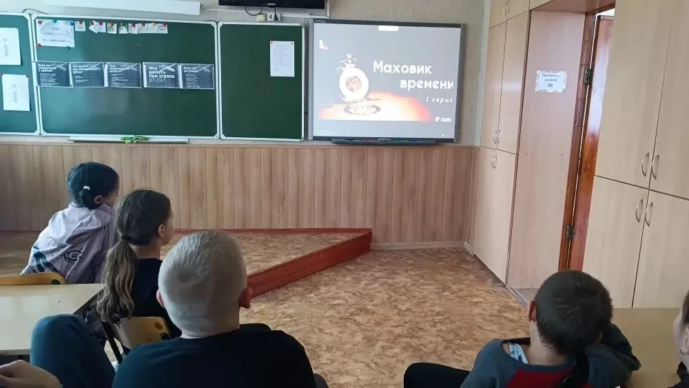 В нашем лагере показали первую серию проекта «Маховик времени». 

Это не просто сериал, а путешестви
