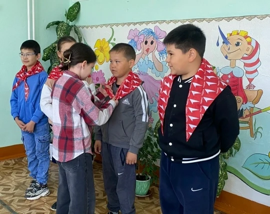 #ПервыеМОУУральскаяШкола
🇷🇺 Всероссийская акция «Вместе в будущее», посвященная 
Дню детских общес