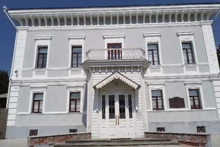В Тобольске завершается ремонт фасадов одного из самых знаковых зданий — «Дома генерал-губернатора, 