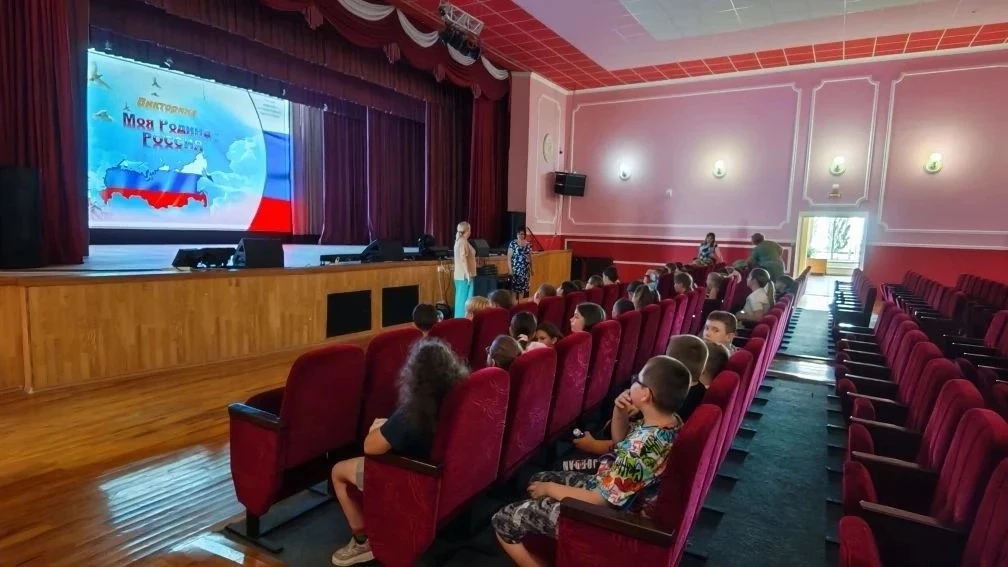 🇷🇺 День России, праздничные окна и цирковое волшебство: десятый день в лагере Малышок! 🎪✨

Десяты