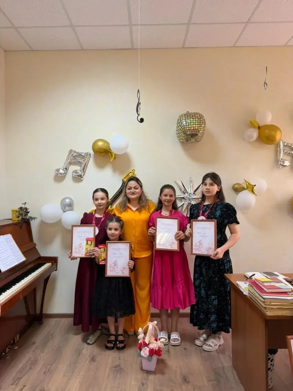 «Первые аккорды» 🎹✨

В СДК села Важное состоялся первый отчётный концерт юных пианистов.
Родители и