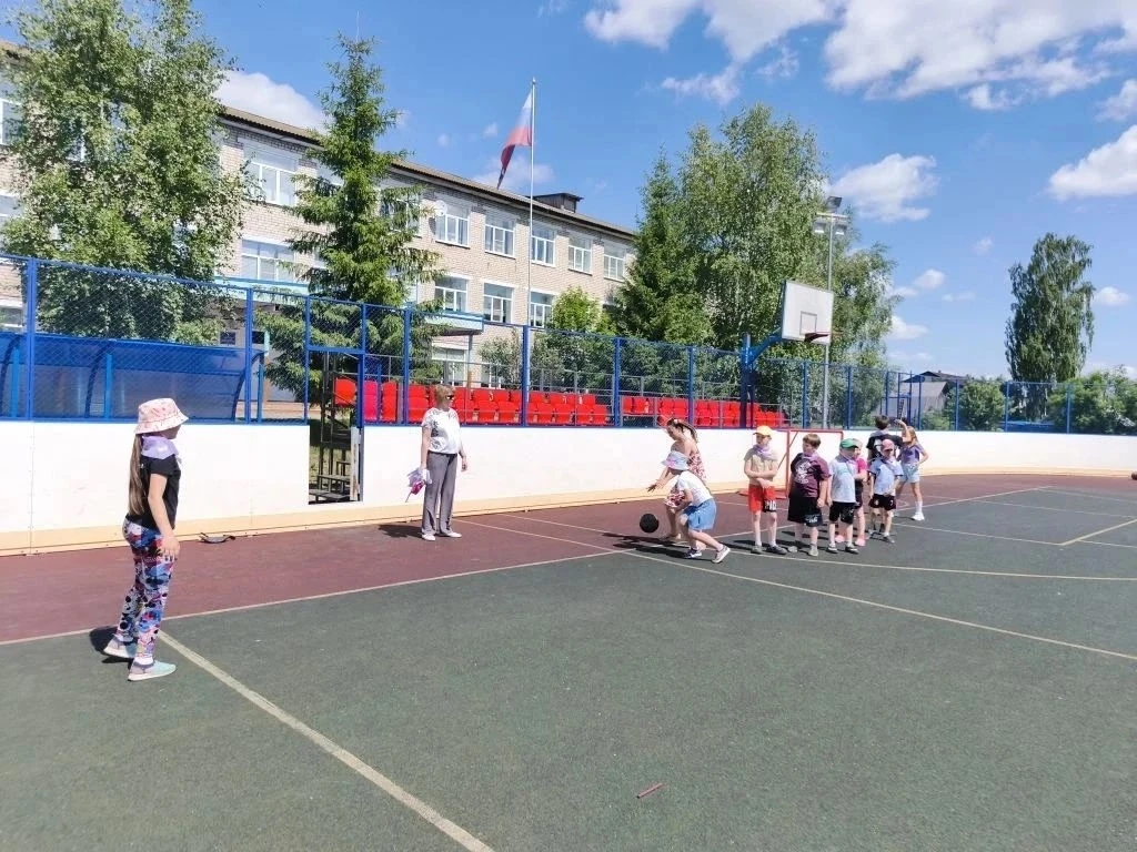 🎉 День России в лагере: зарядились патриотизмом! 🎉

💪 Сначала — зарядка, чтобы взбодриться и наст