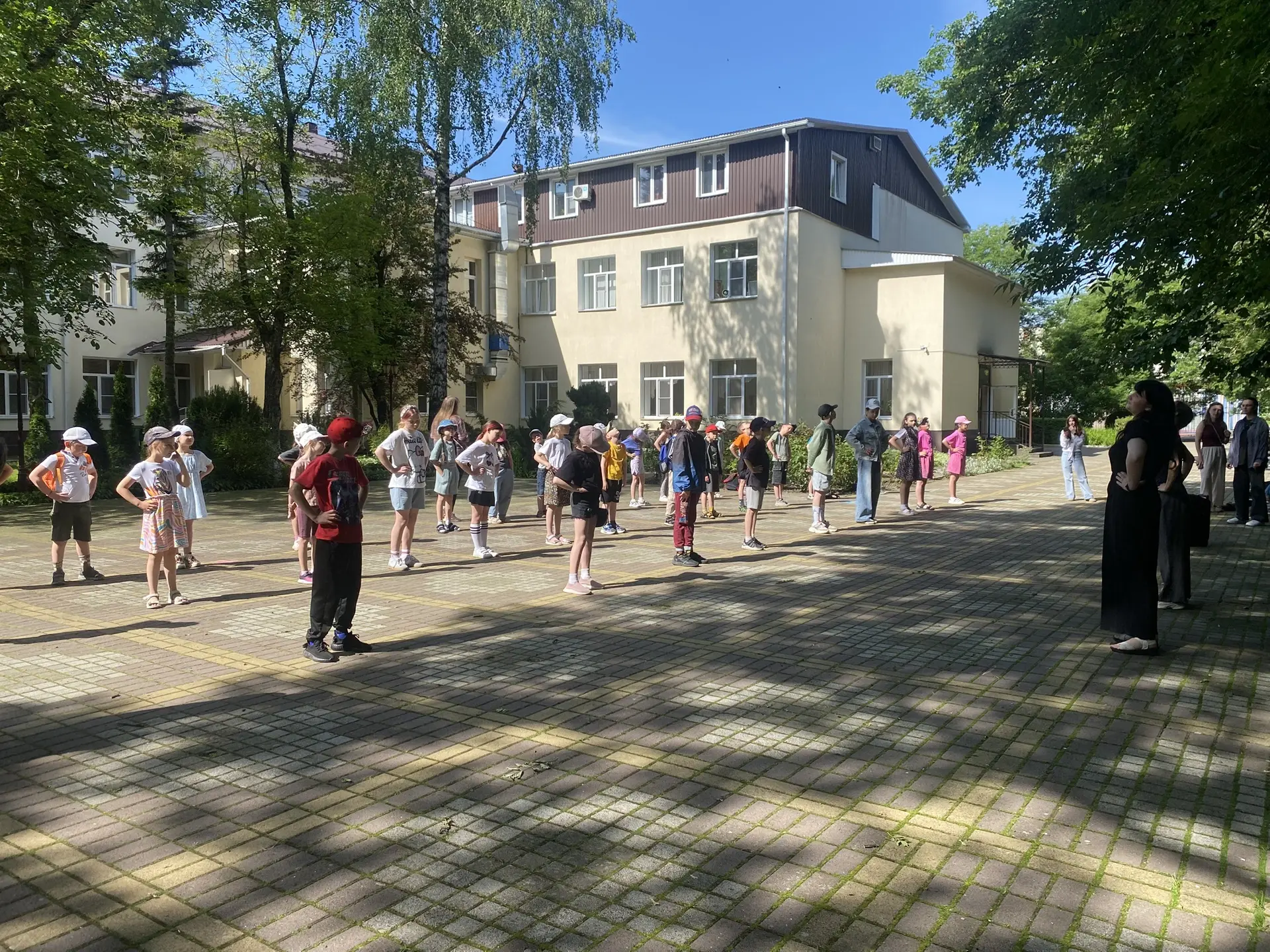 🥳Лагерь: «Крепыш»
🔘Первый поток 
✅День: 8

🗓️10.06.2026г.

☀️Утро традиционно началось с бодрящей