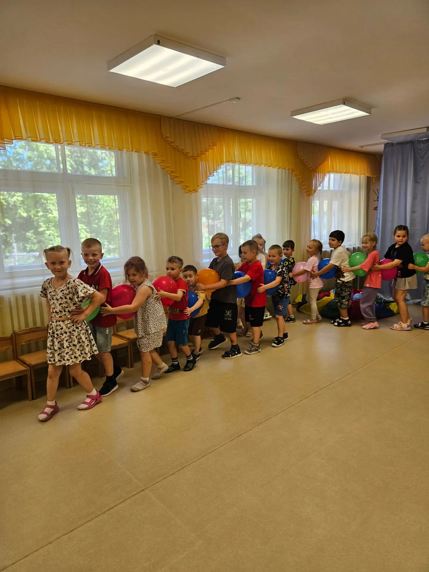 🎉 Самый весёлый и воздушный день в нашем детском саду! 🎈

Догадались? Ну, конечно, речь пойдёт о в