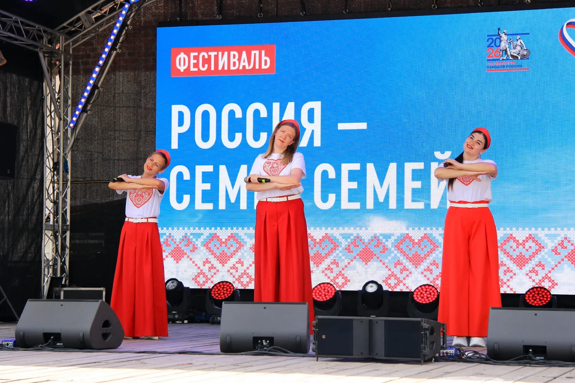 День России на Тульской набережной: «ИнРоКс» зажигали от души! 🇷🇺✨

Сегодня, 12 июня, в честь глав