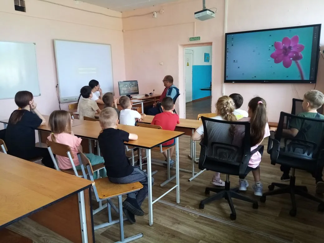 Восьмой день в лагере прошёл под знаком Международного дня друзей - он получился по-настоящему тёплы