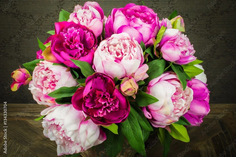 Пионы: уход весной для пышного цветения 🌸✨

Чтобы пионы радовали огромными шапками цветов, весной н