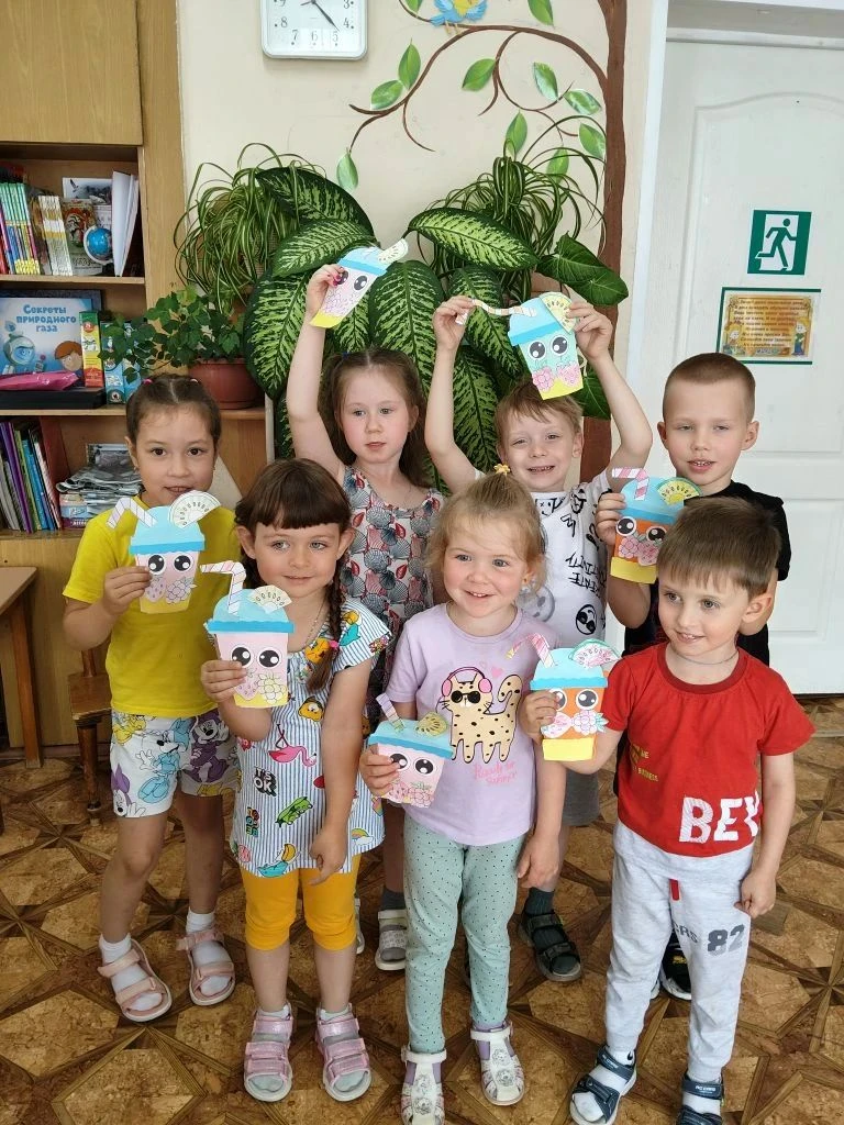 🍓 Свежий взгляд на творчество! 

Сегодня средняя группа корпуса №1 делала аппликацию «Стаканчики с 