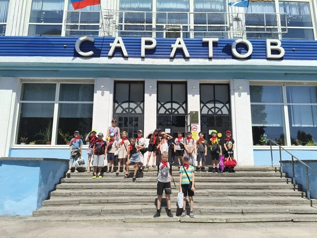 11 июля, в разгар жары, мы решили найти спасение от зноя в бассейне. Ребята с нетерпением ждали моме