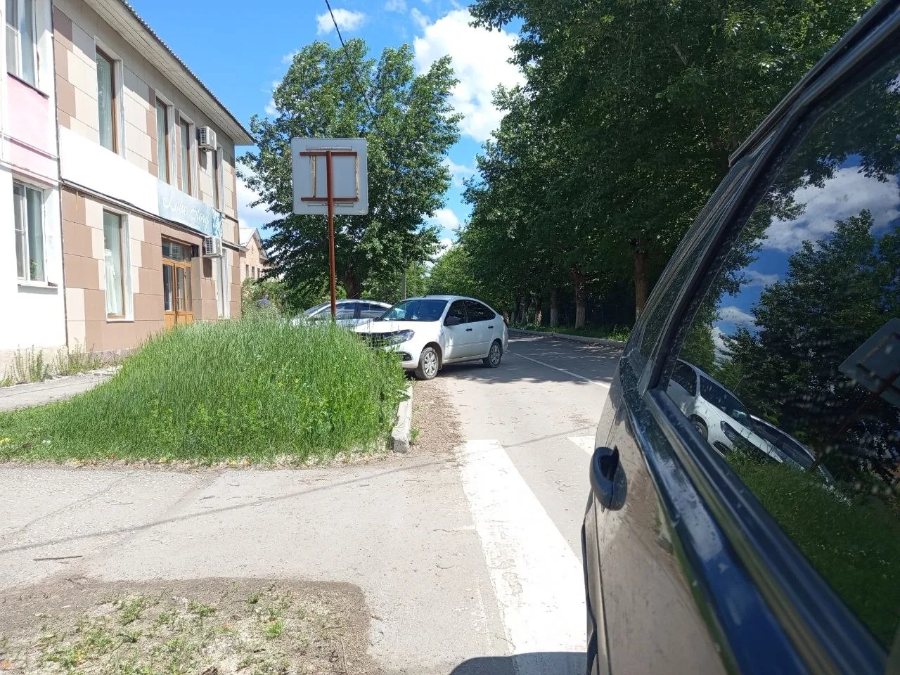 Научись парковаться целую полосу закрыл .Анон