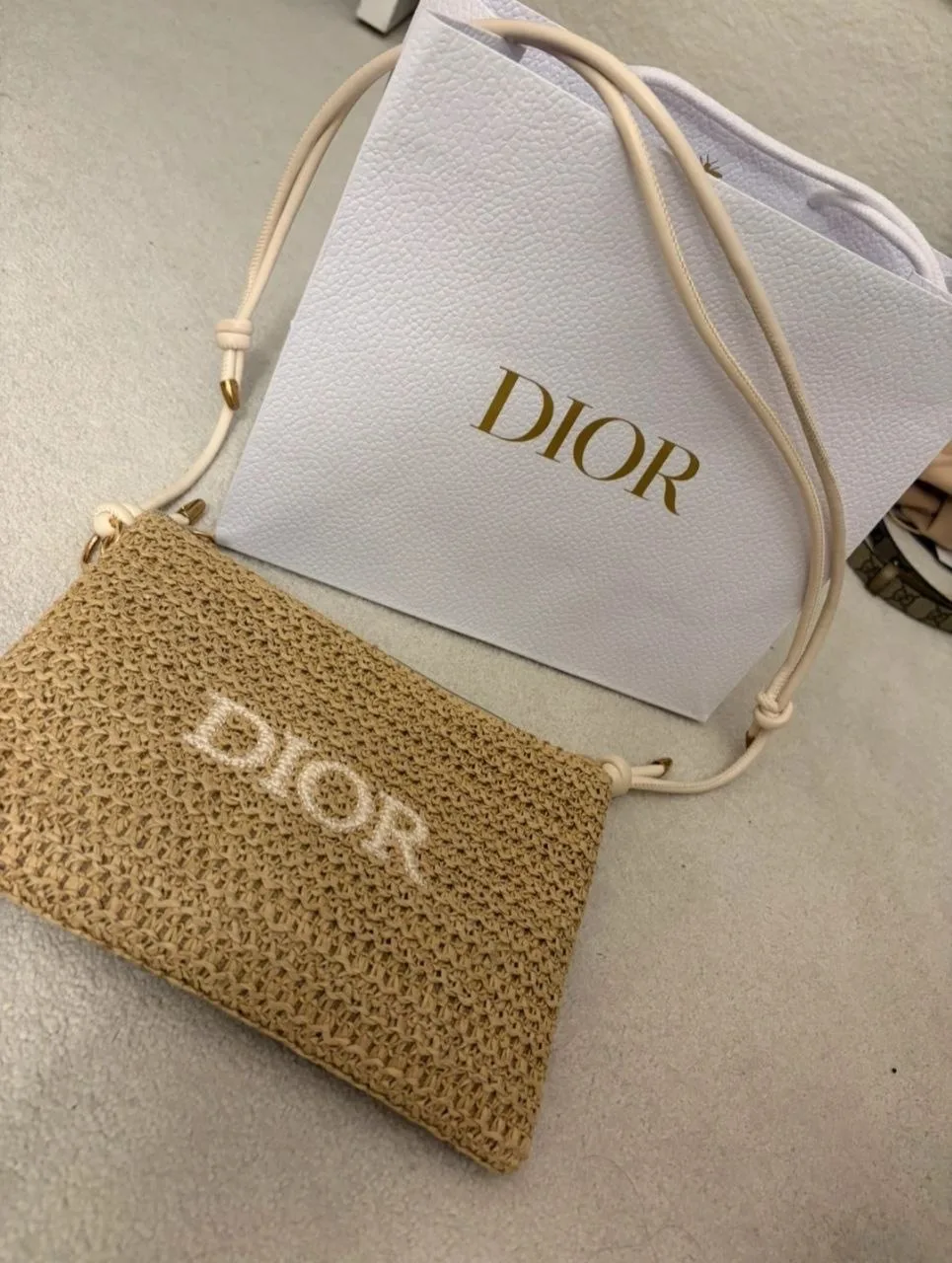 В наличии имеются gift with purchase от Dior, Chanel, Miumiu, Gucci и разных брендов.
Цены от 4000 р