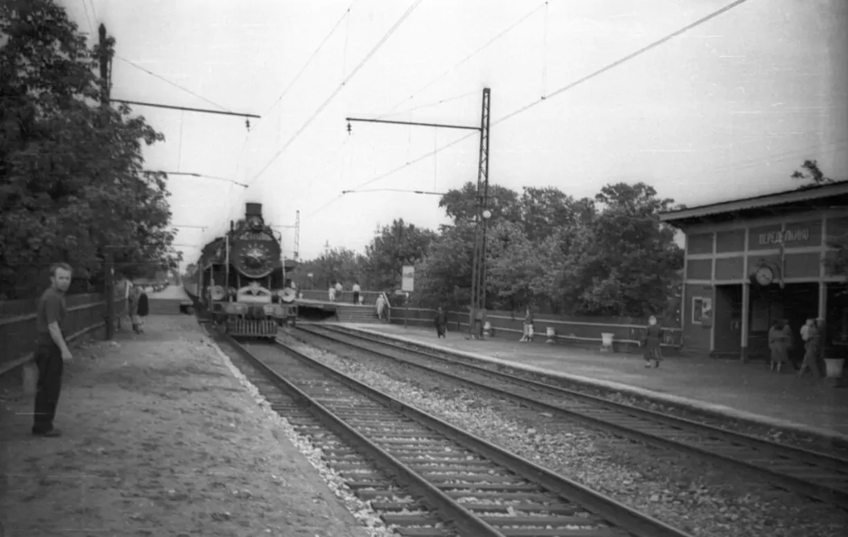Платформа Переделкино, 1958 - 1960 гг.

📸 Александер К.Э.
#зао #переделкино #новопеределкино