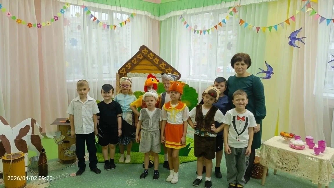 Наши дошколята из логопедической группы 'Радуга" представили зрителям яркую и поучительную постановк