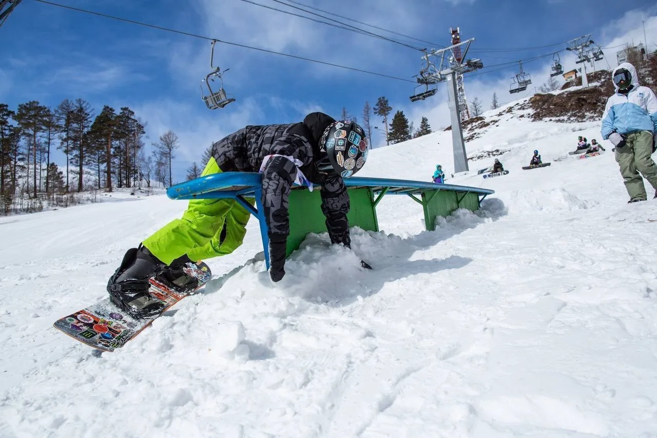 ЛЕГКОГО ПОНЕДЕЛЬНИКА! 🎿 
(крайний в этом горнолыжном сезоне)

Сегодня 30 МАРТА для вас работают: 
�