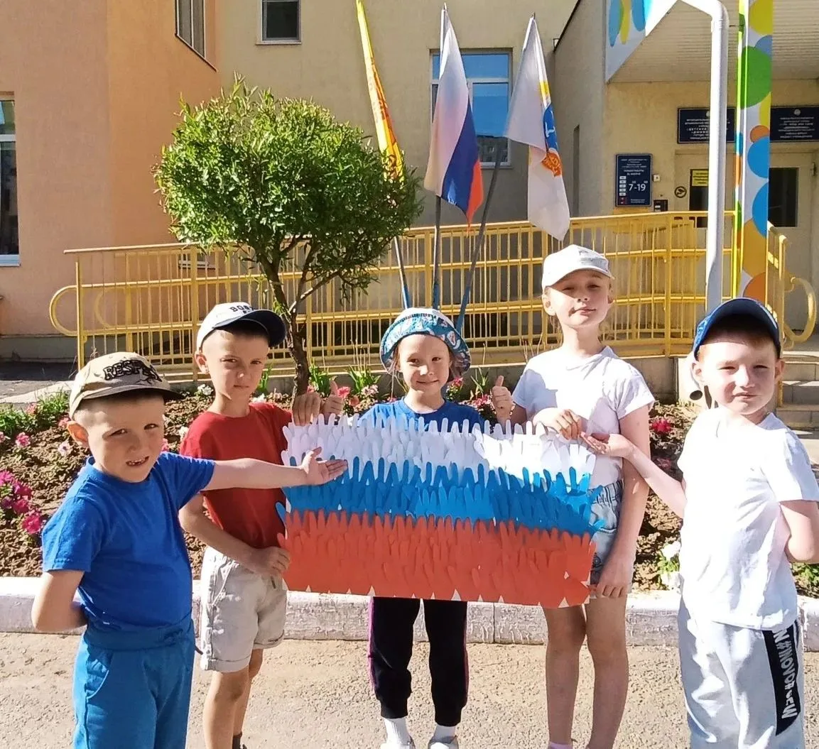 🇷🇺Детский сад присоединился к патриотической акции «Россия в каждой ладошке», в которой дети созда