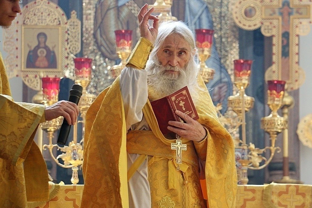 Благодать Господа нашего Иисуса Христа, и любовь Бога Отца, и общение Святого Духа со всеми вами. Ам