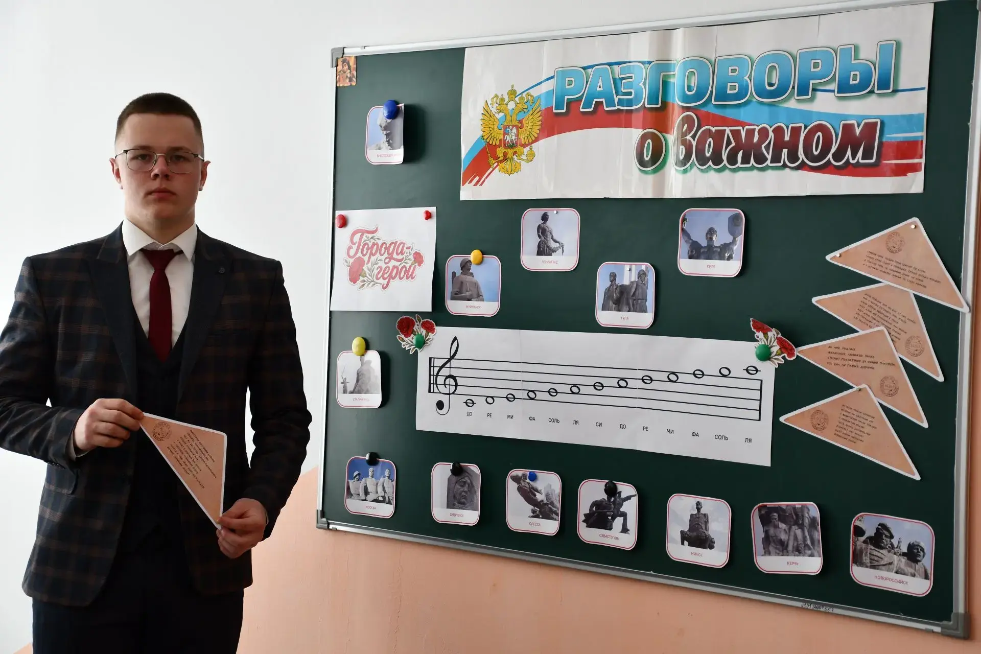 🎶 «Разговоры о важном»: песни, которые приближали Победу 🎶

В Ахматовской школе прошли внеурочные 