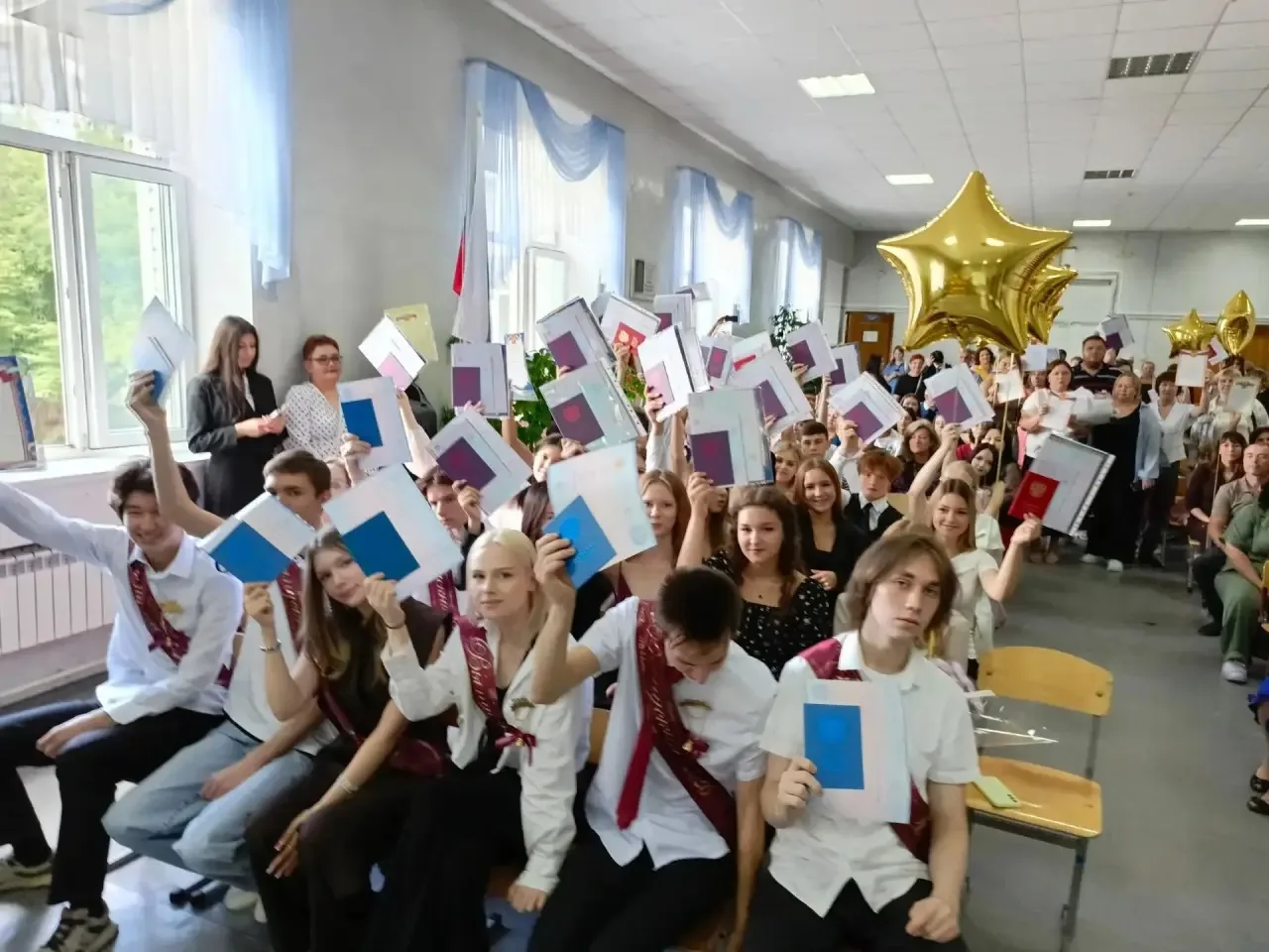 🇷🇺Торжественная церемония вручения аттестатов выпускникам 9 и 11 классов🌟

✨Сегодня 27 июня в наш