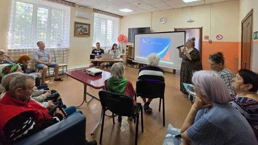 В преддверии Дня России архивисты Центра хранения архивных документов в городе Шахты совместно с сот
