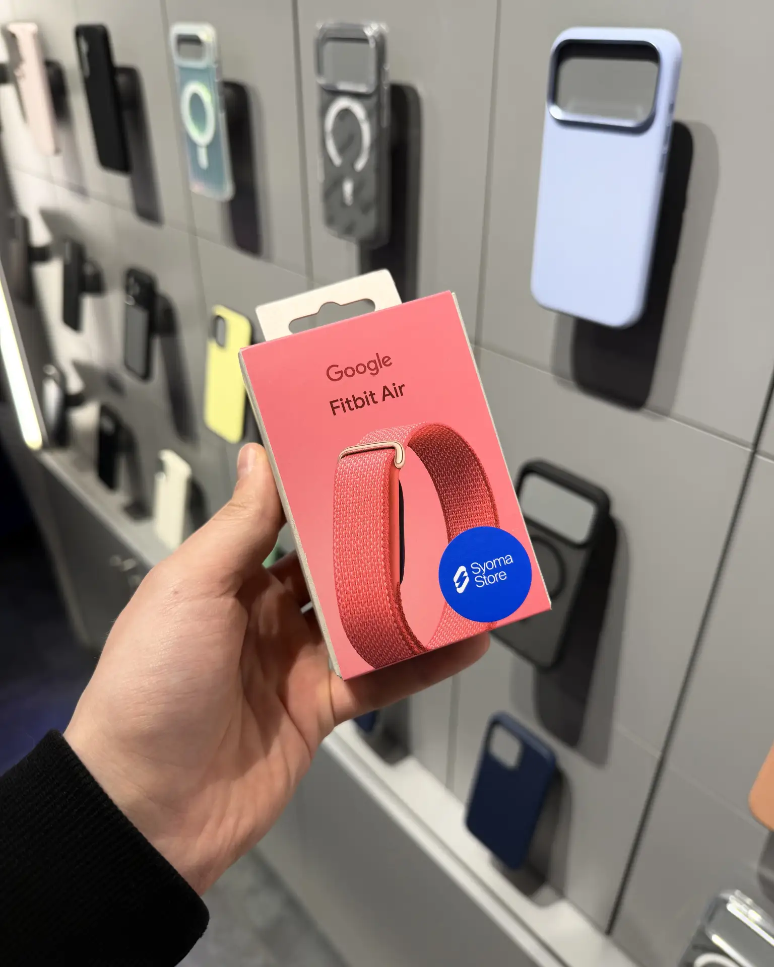 Очередной «нашумевший»
Фитнес-трекер Google Fitbit Air
Поговаривают, что это устройство похоронит бр