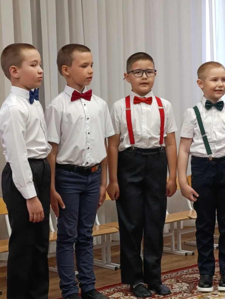 🍯 Наши «Пчёлки» готовы к первому большому полёту! 🎓

В пятницу у наших маленьких тружеников был зн