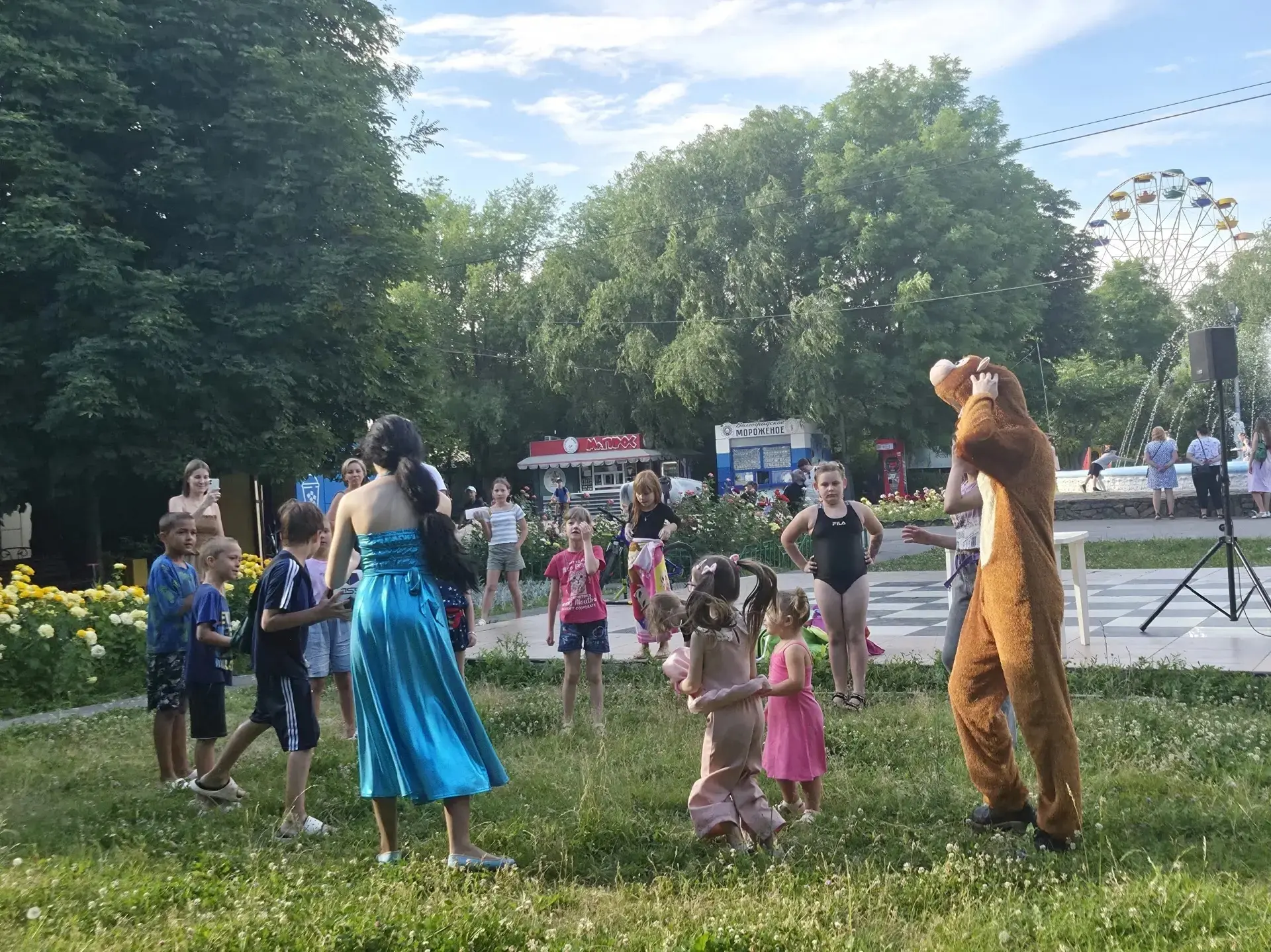 🌞 В Парке «Гидростроитель» состоялась игровая программа от детской комнаты «Локо мотив».
   
    Пр