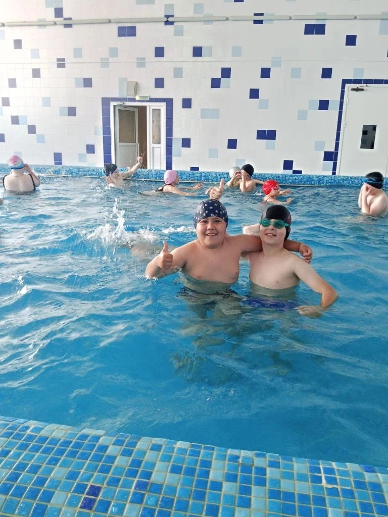 💧 И снова бассейн…

☀️В летний день нет ничего лучше, чем окунуться в прохладную воду! Воспитанники