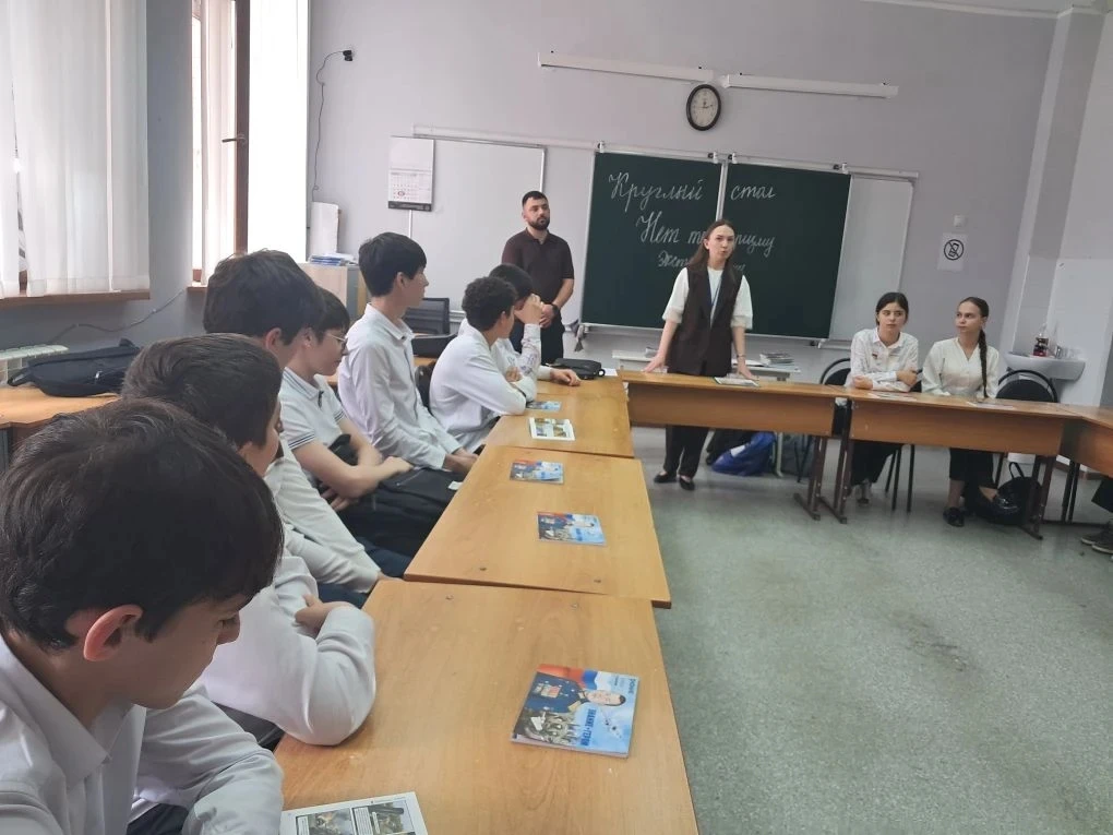 В школе состоялся круглый стол, посвящённый проблеме правонарушений среди несовершеннолетних. Отдель