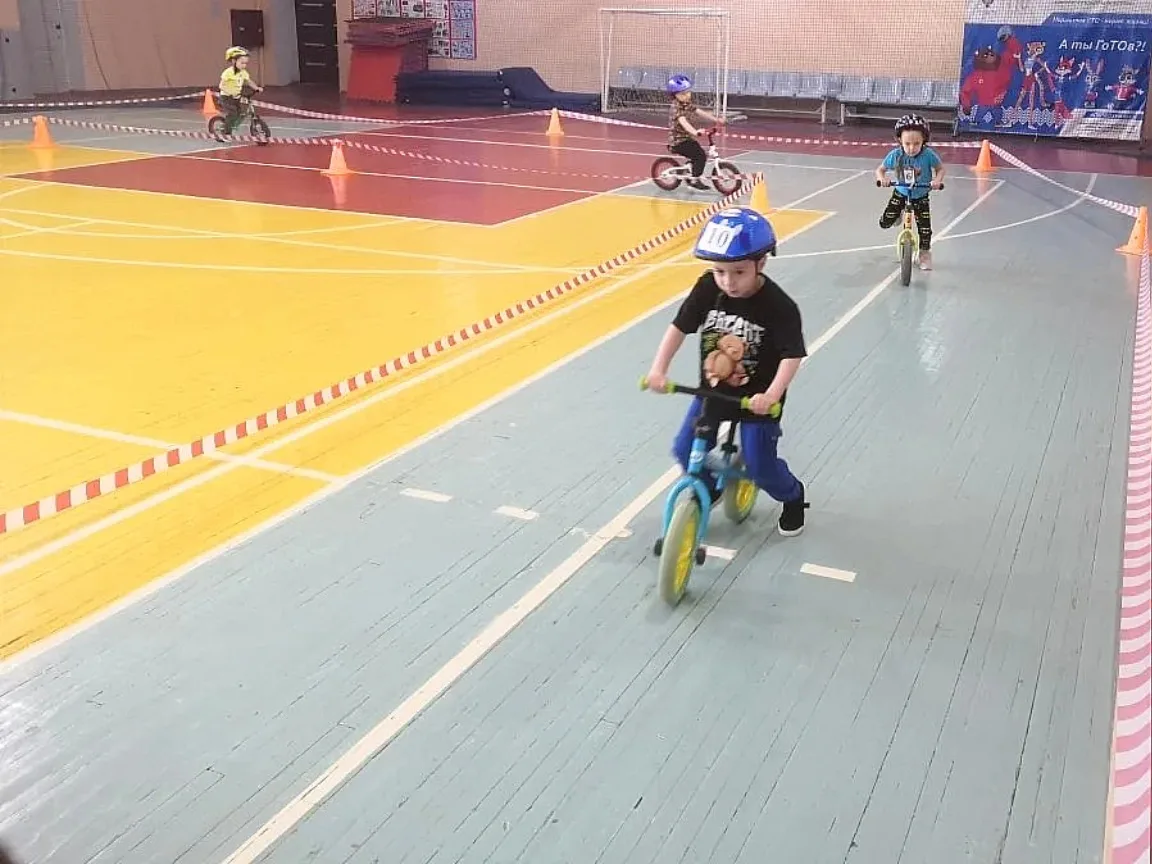 Смех, радость и беговелы 🚴‍♂ 

31 мая в Доме спорта (спорткомплекс «Уральский трубник») прошли соре