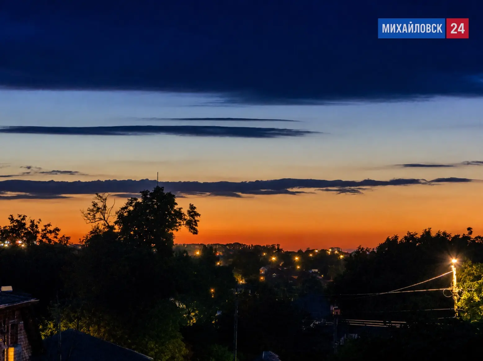 🌅 Михайловск вечером на закате

Город постепенно зажигает огни, провожая ещё один летний день.

— —